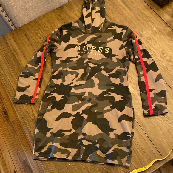 Guess sweatshirt dress with hood. Very comfortable - Picture 1 of 9